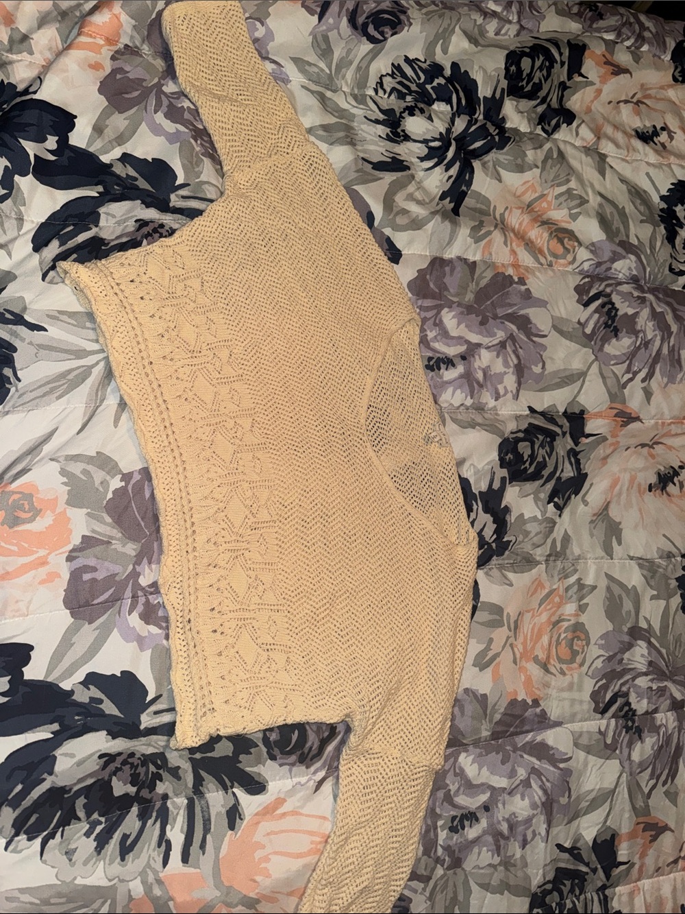 EUC Hem & Thread Cream Crochet-Trim Scoop Neck Cropped Sweater